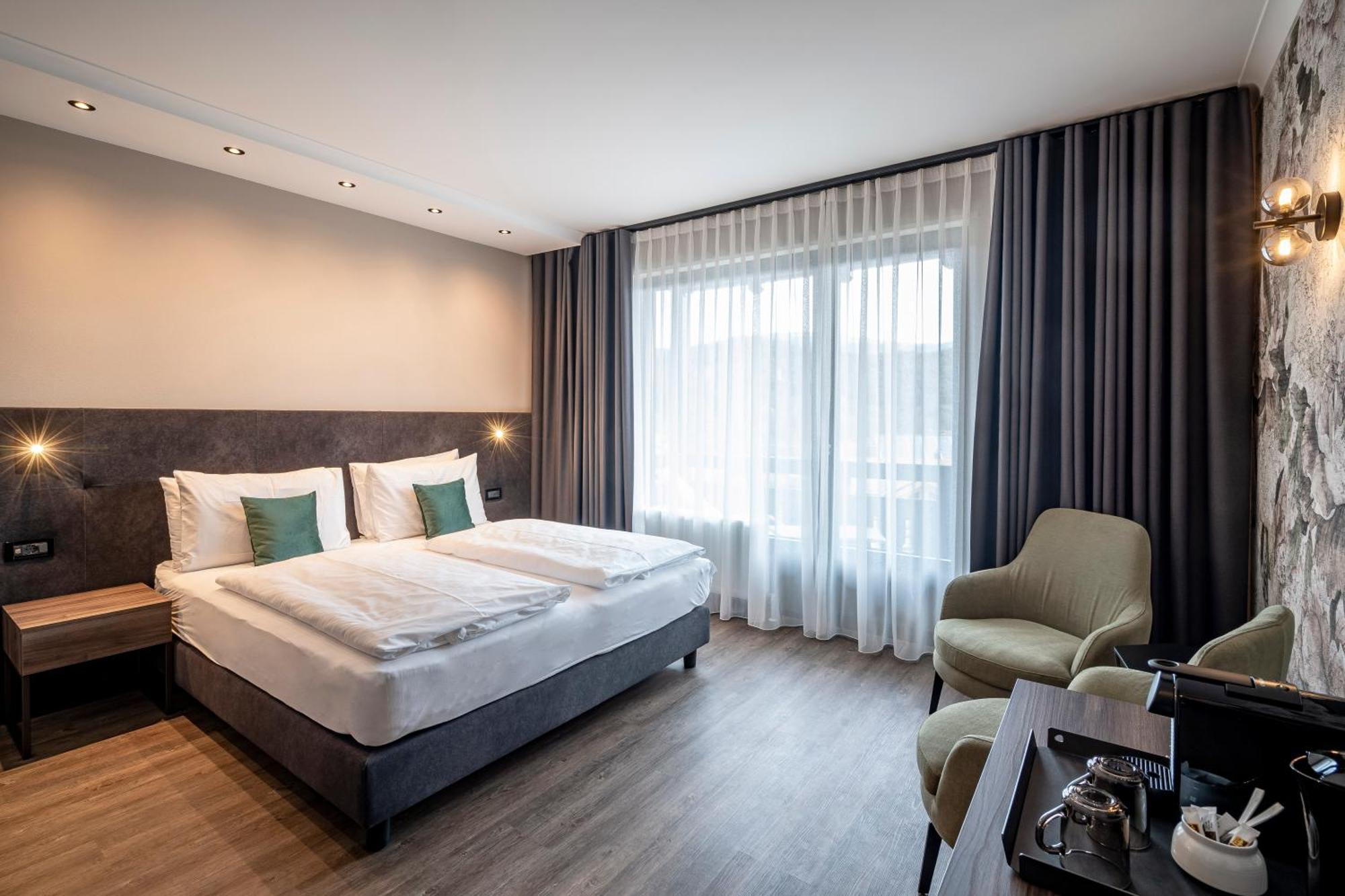 Tirolensis Hotel Тесимо Екстериор снимка